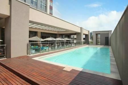 Sandton Skye Apartment Johannesburg Esterno foto